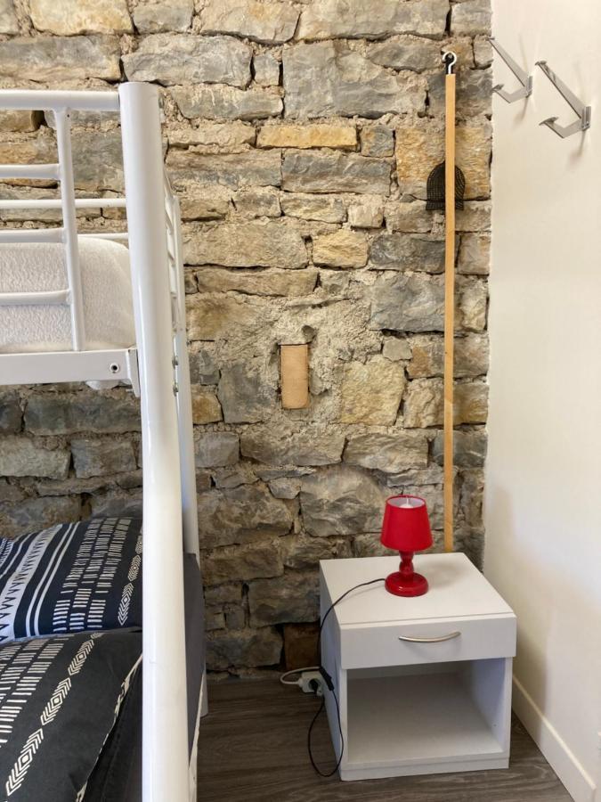 La Chambre Du Tonneau Montigny-sur-l'Ain Экстерьер фото